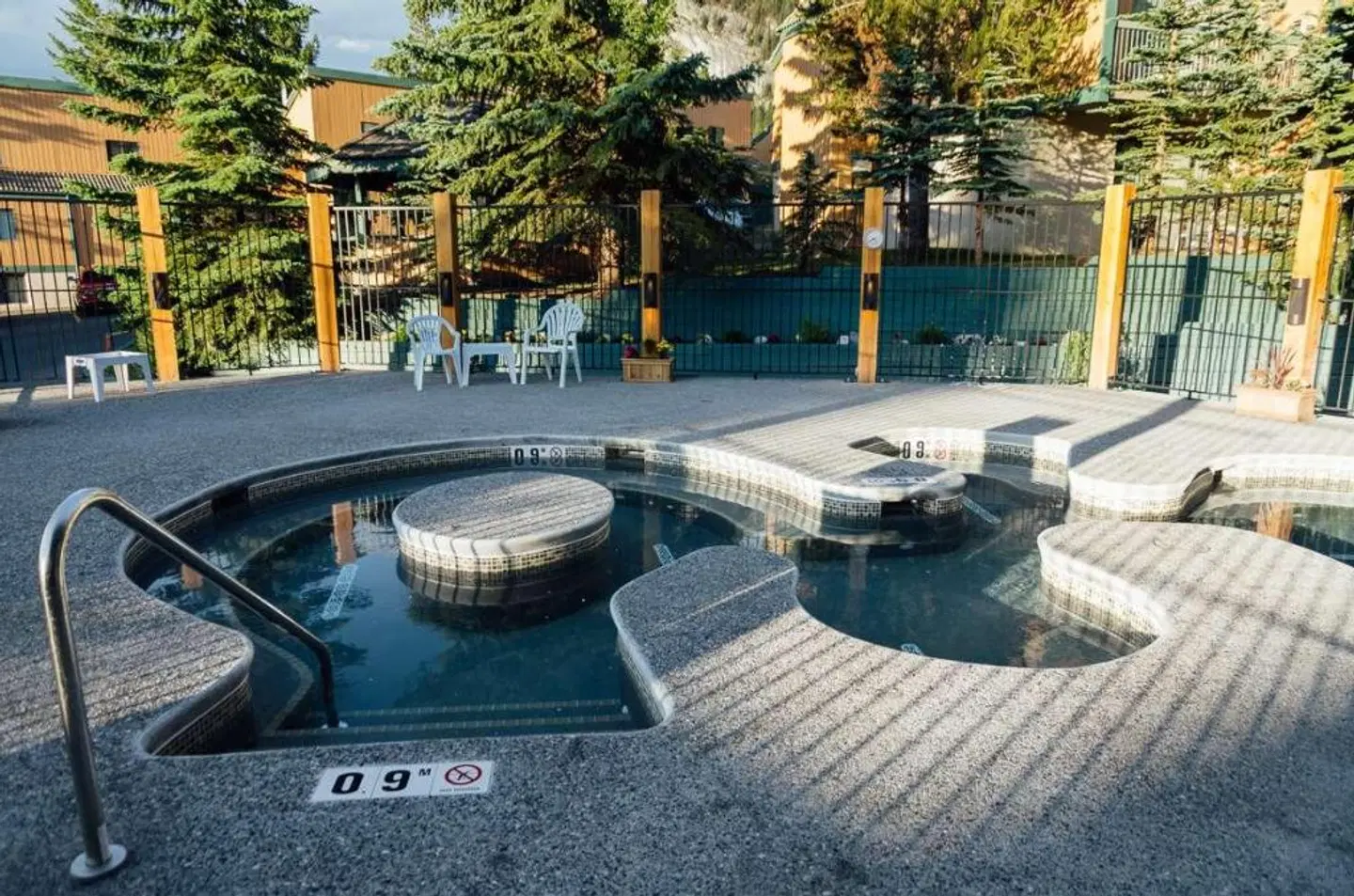 Douglas Fir Resort & Chalets OUTDOOR_POOL