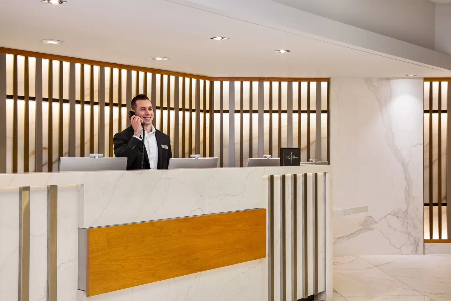 Crowne Plaza Seattle Downtown Area by IHG LOUNGE_LOBBY