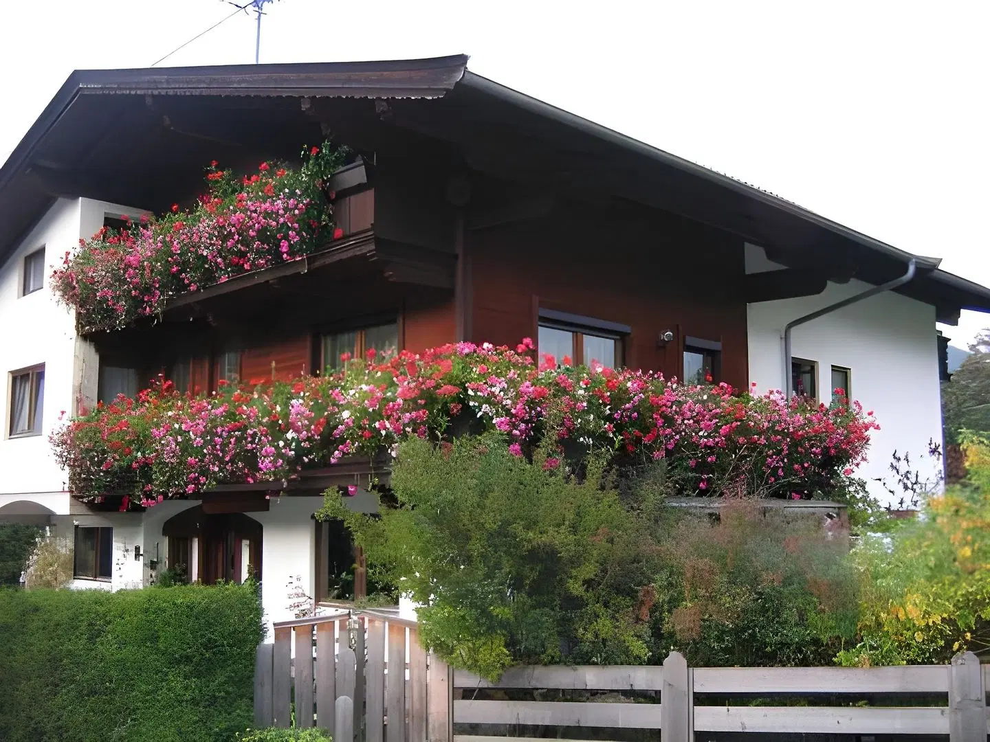 Alpbach Apartments EXTERIOR
