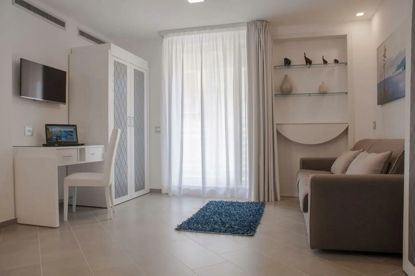 Tasso Suites ROOM_EXAMPLE