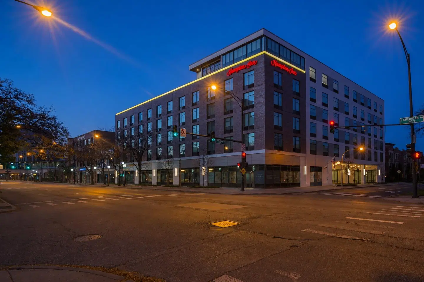 Hampton Inn Chicago North-Loyola Station EXTERIOR