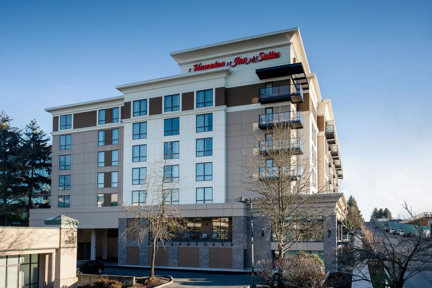 Hampton Inn & Suites by Hilton Seattle/Northgate EXTERIOR