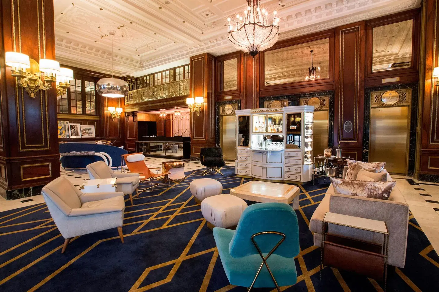 The Blackstone, Autograph Collection Bar