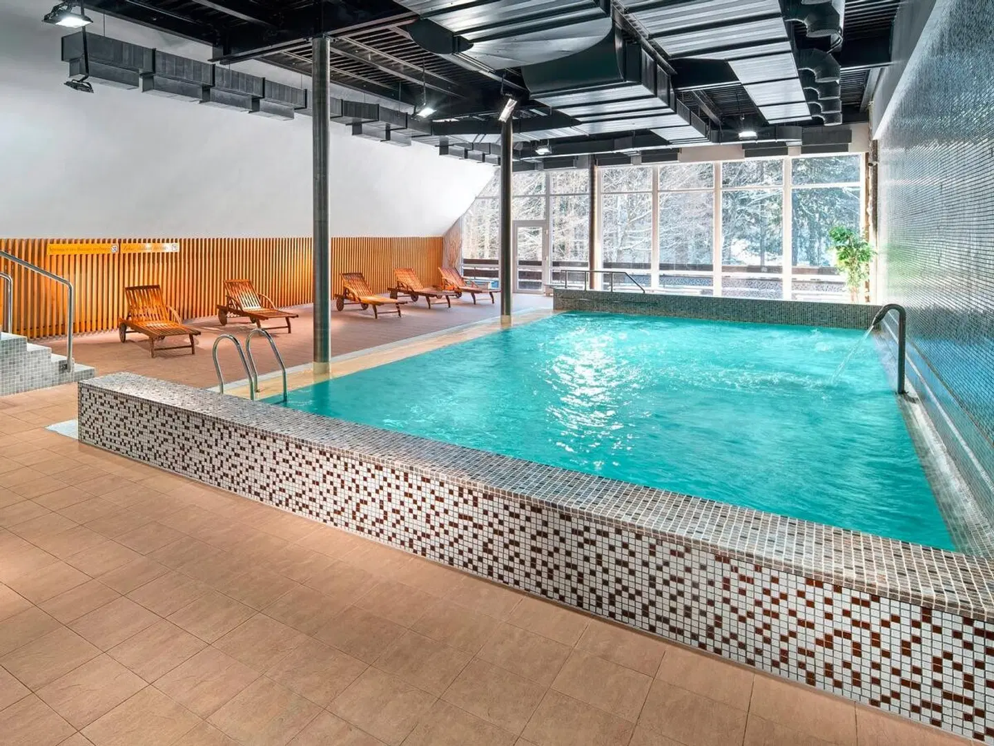 Pinia Hotel & Resort Hallenbad