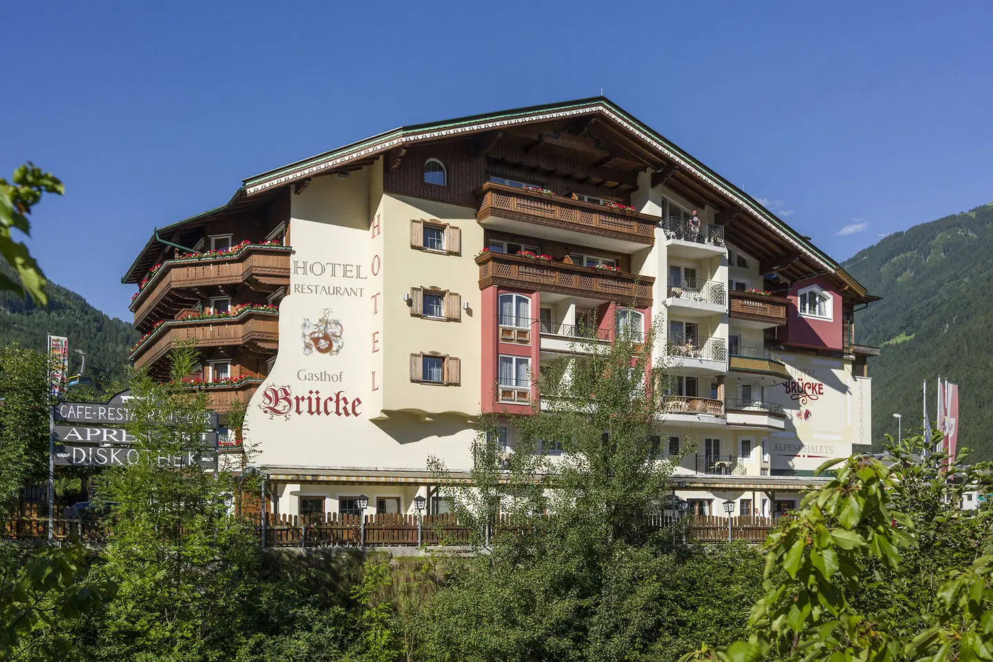 Brücke EXTERIOR