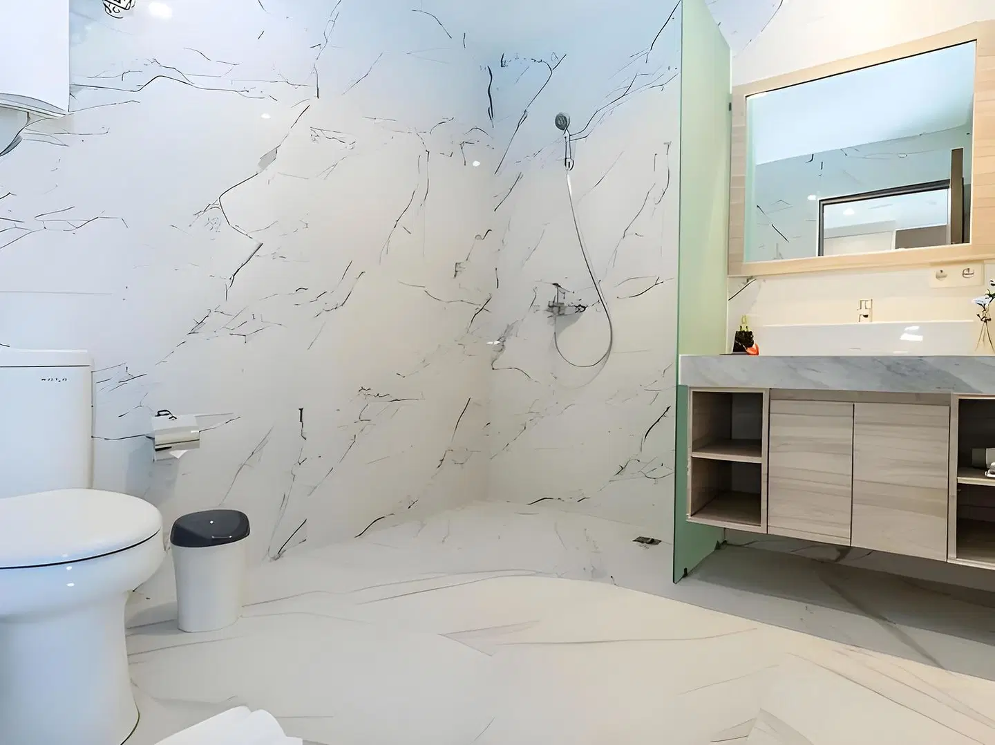 City Of Aventus Hotel Denpasar Badezimmer