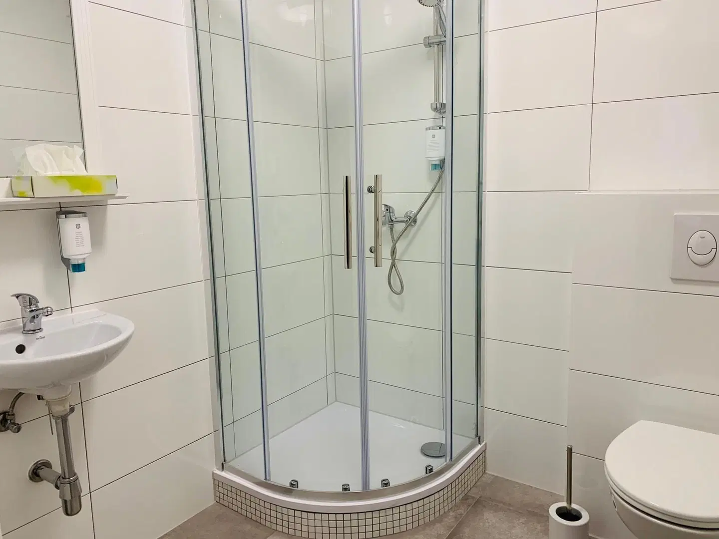 Checkinn Hotel Badezimmer