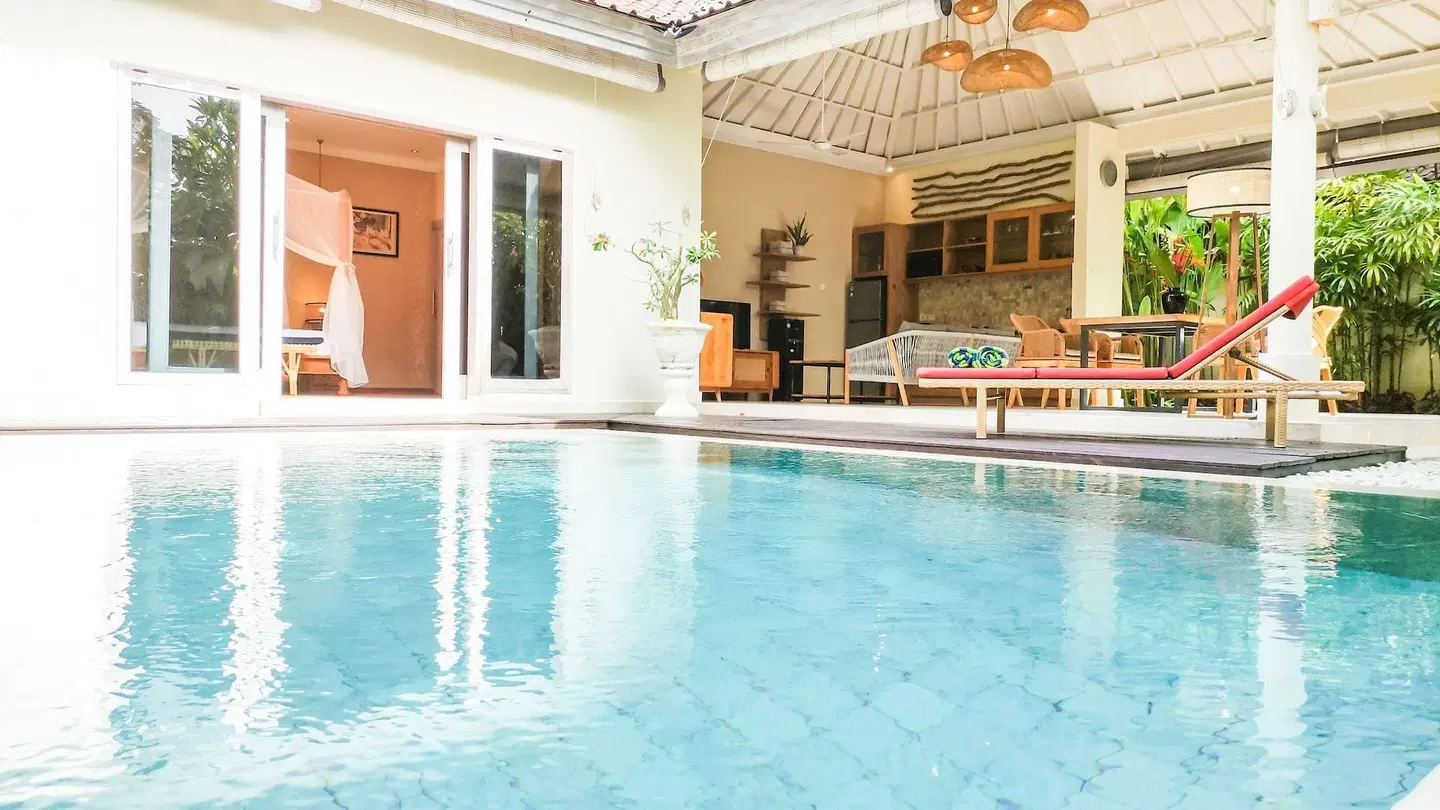 Seminyak Square Hotel Hallenbad