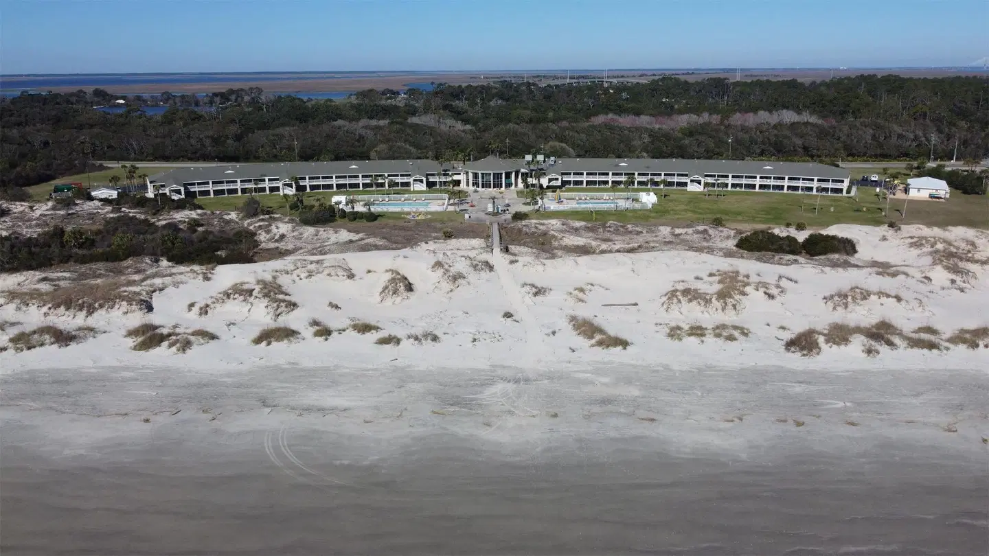 Days Inn & Suites by Wyndham Jekyll Island Strand