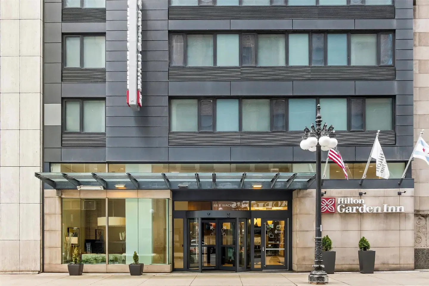 Hilton Garden Inn Chicago Downtown Riverwalk EXTERIOR