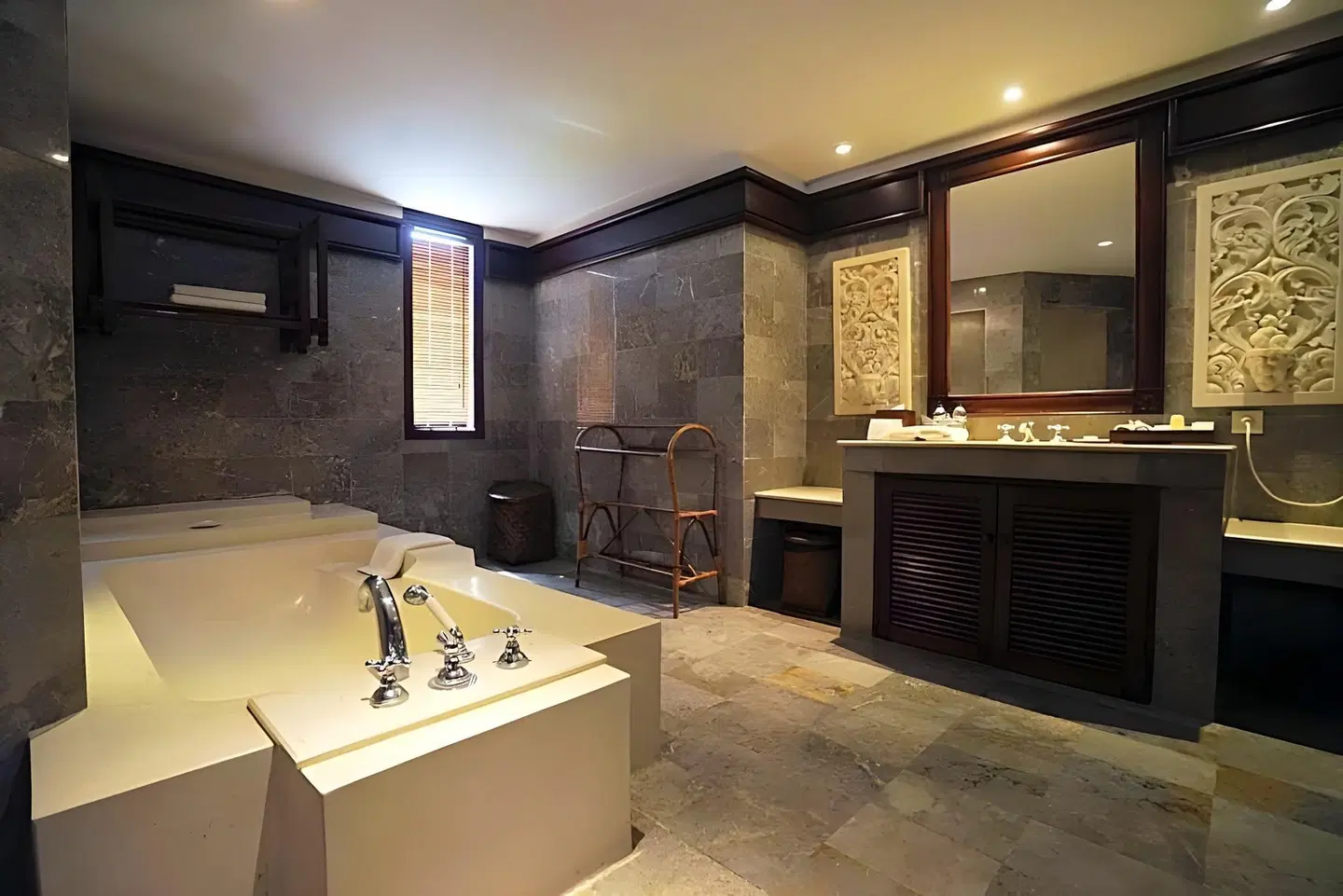 Grand Balisani Suites Badezimmer