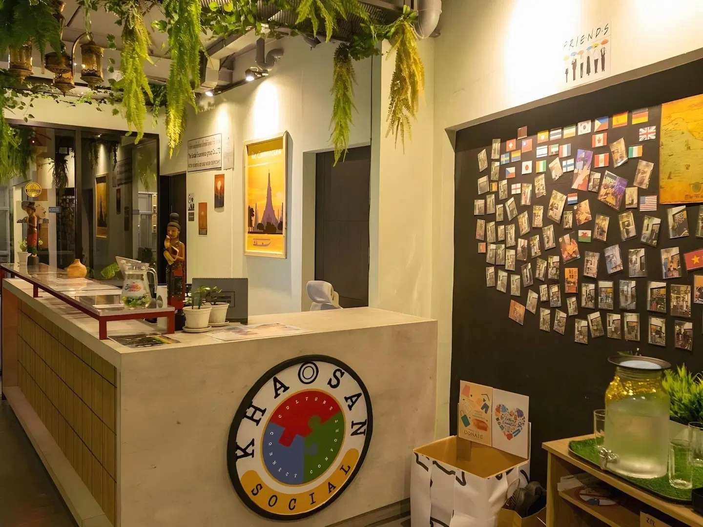 Khaosan Social Capsule Hostel Badezimmer