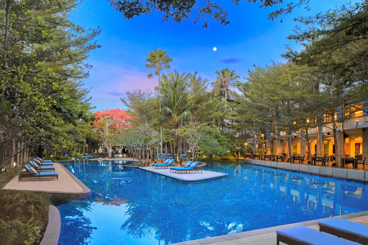 Courtyard by Marriott Bali Nusa Dua Resort OUTDOOR_POOL