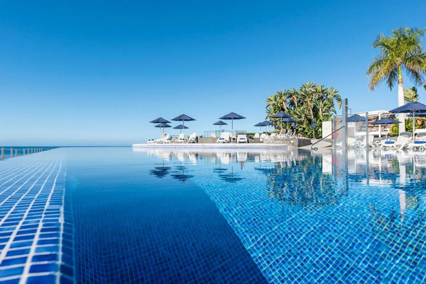 Marina Suites OUTDOOR_POOL
