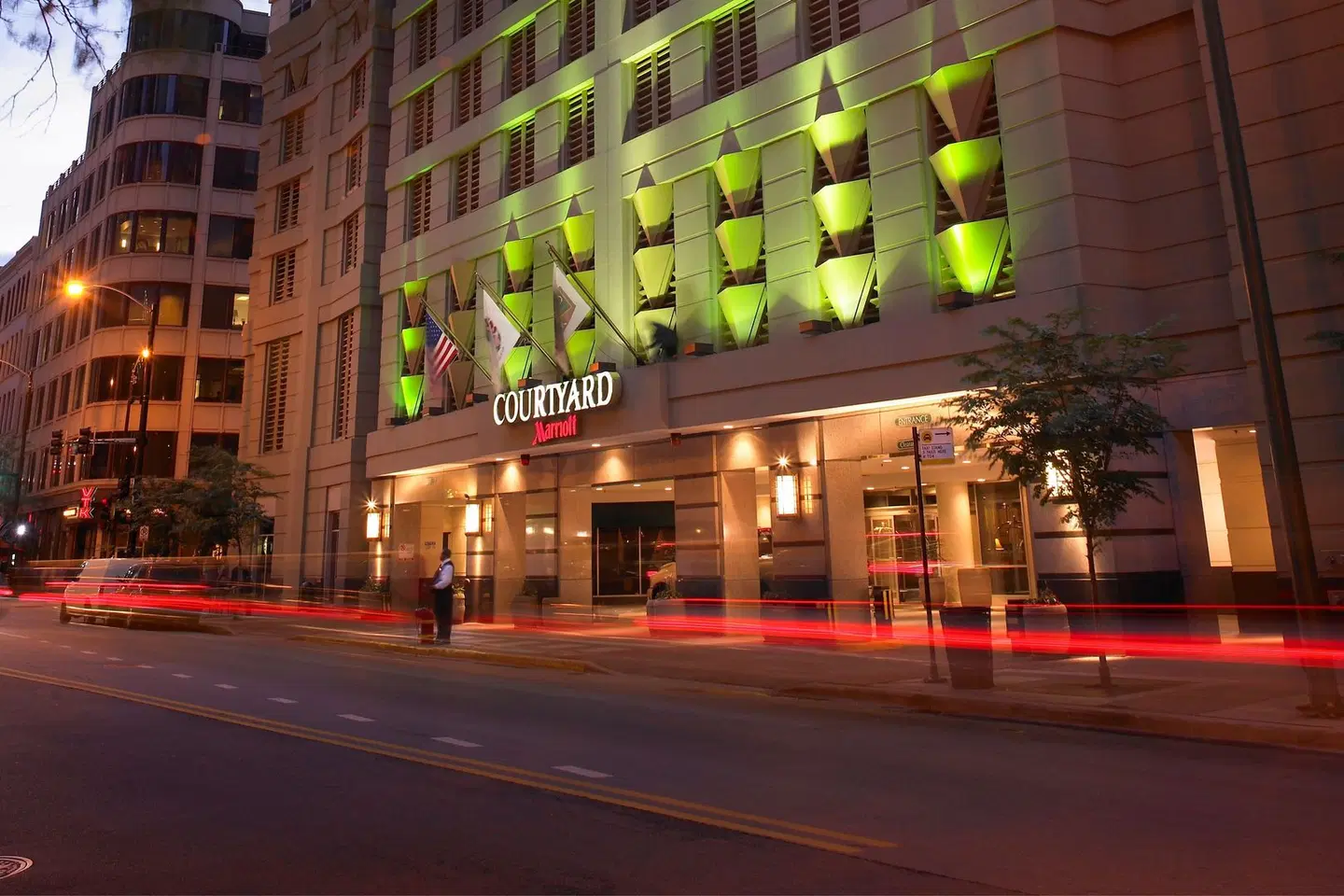 Courtyard by Marriott Chicago Downtown/River North EXTERIOR