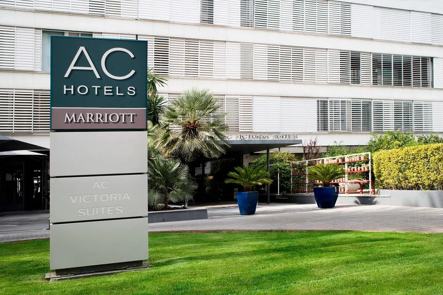 AC Hotel by Marriott Victoria Suites EXTERIOR