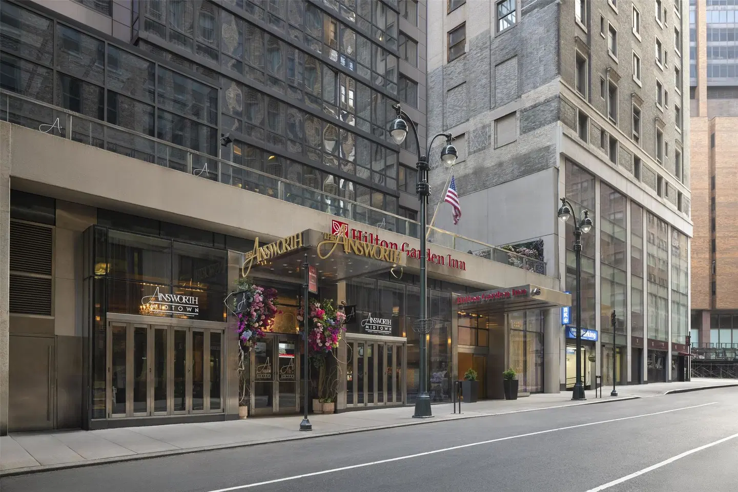 Hilton Garden Inn New York/Midtown Park Ave EXTERIOR