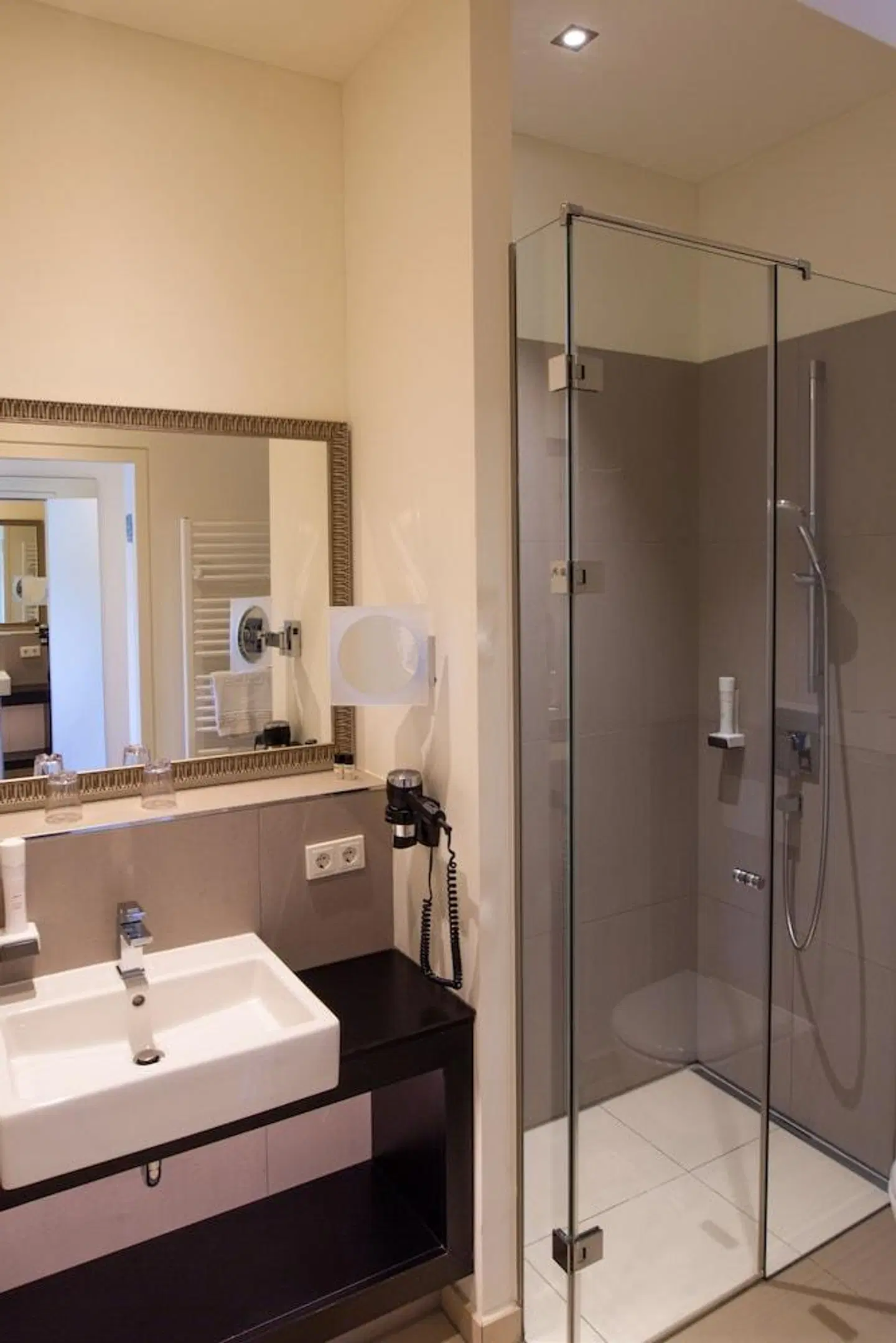 Two Timez Boutique Hotel Badezimmer