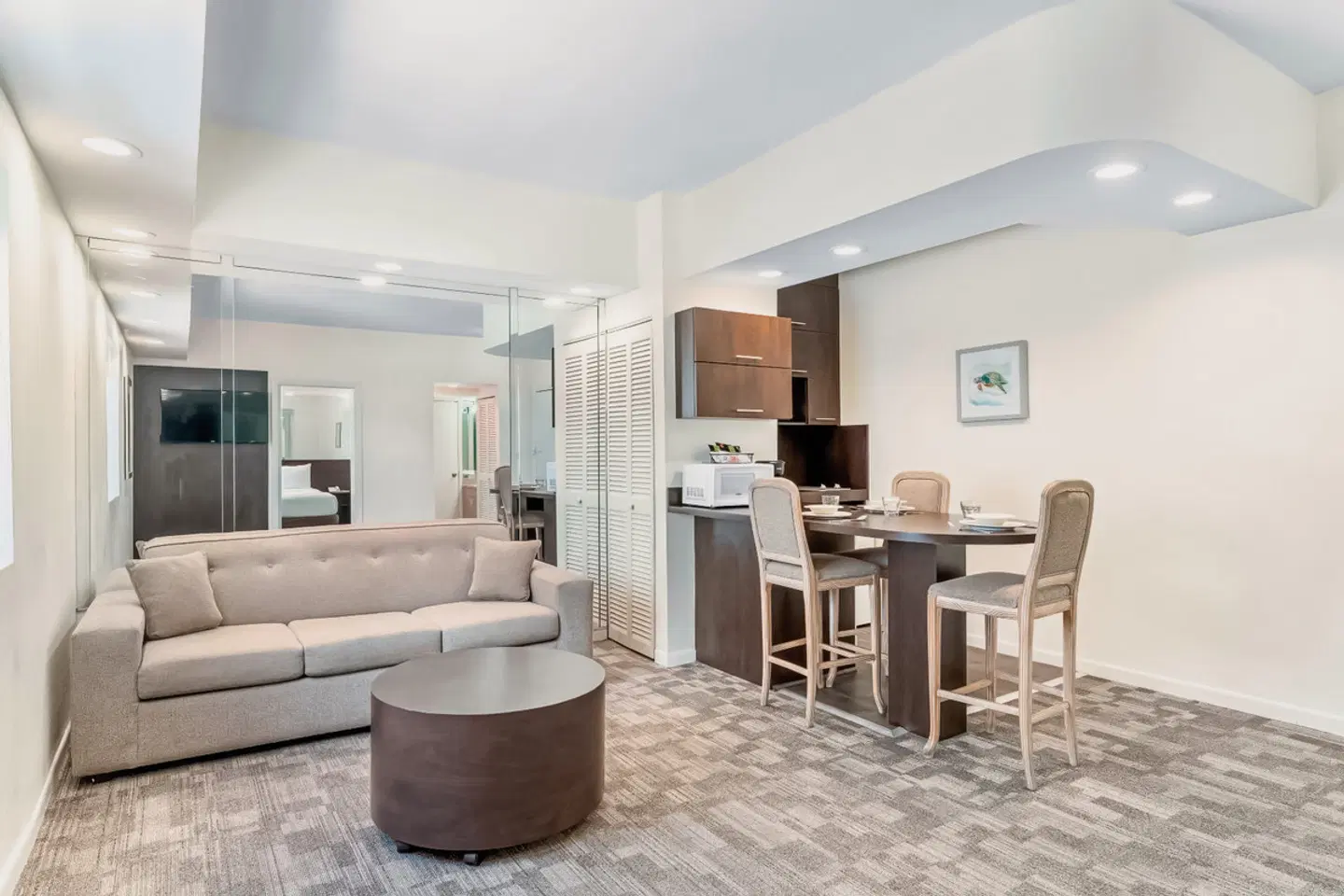 Crystal Beach Suites Oceanfront Apartments Bar