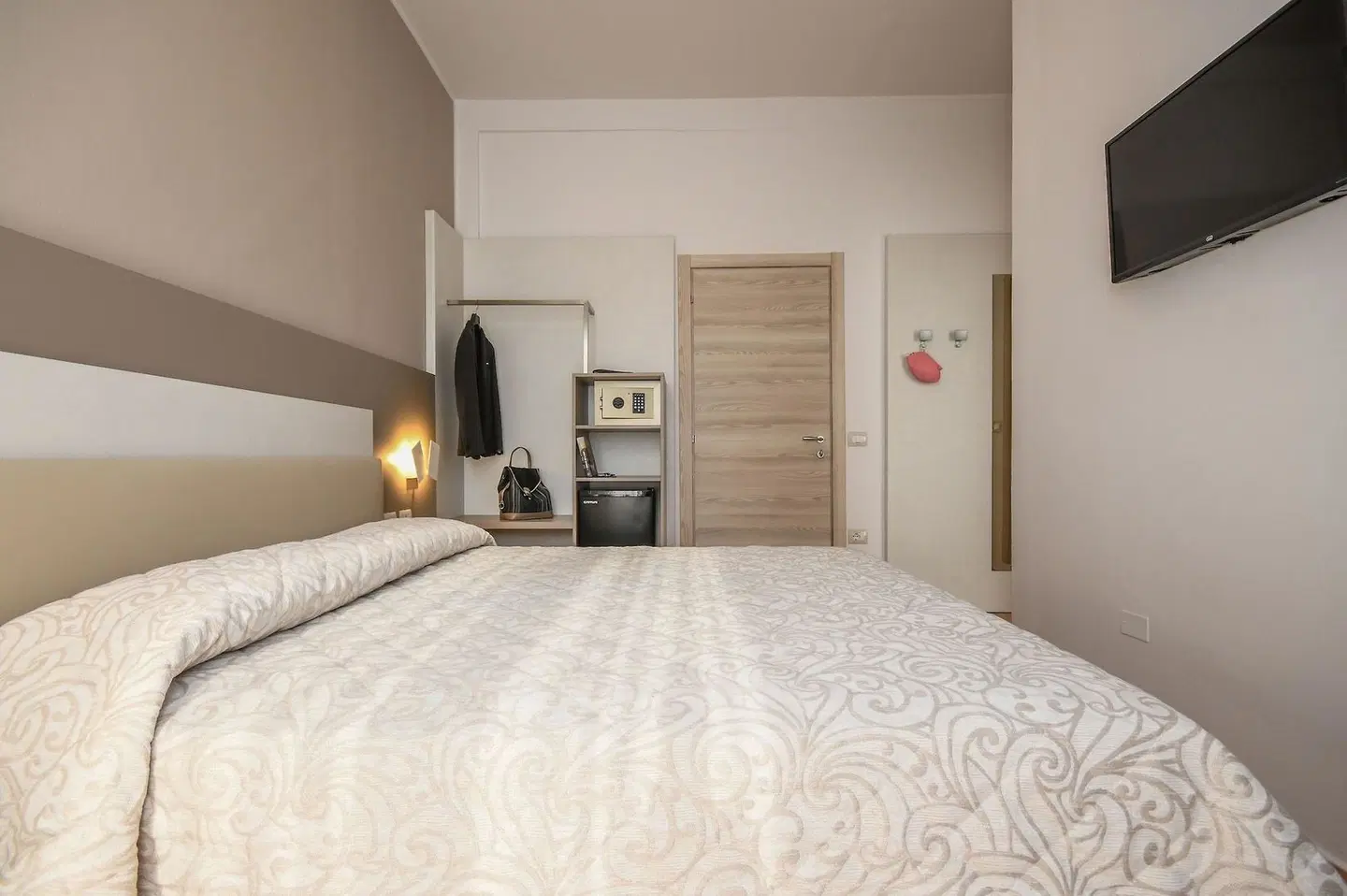 Riel ROOM_EXAMPLE