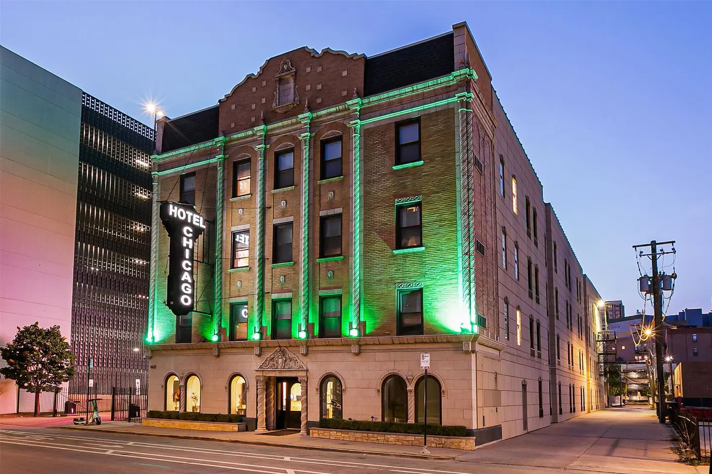 Hotel Chicago West Loop EXTERIOR