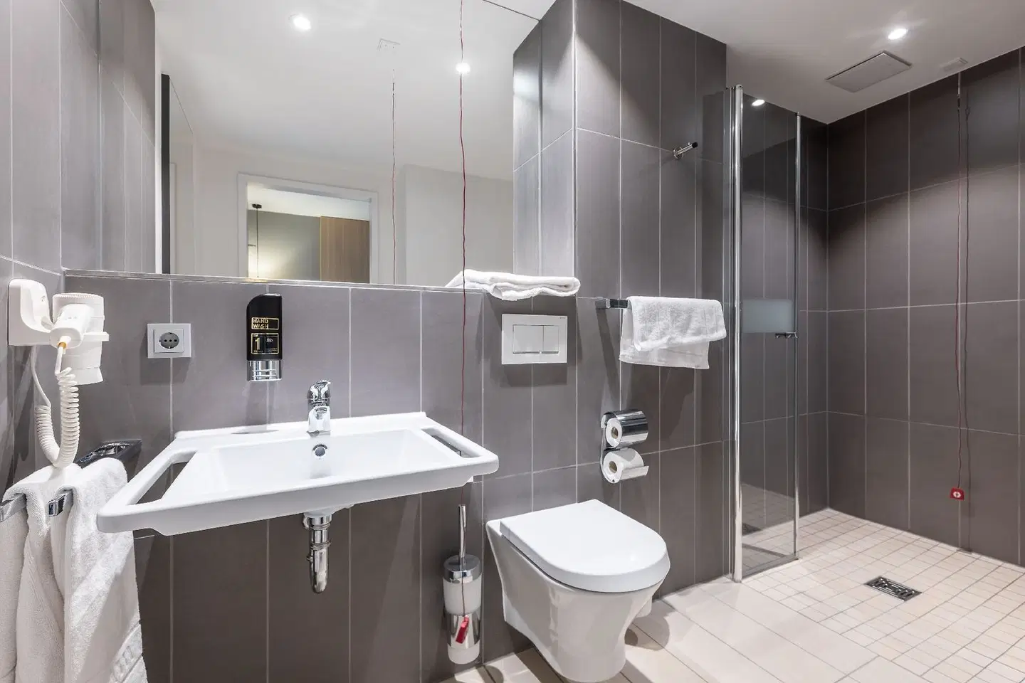 Serways Hotel Hösel Ost Badezimmer