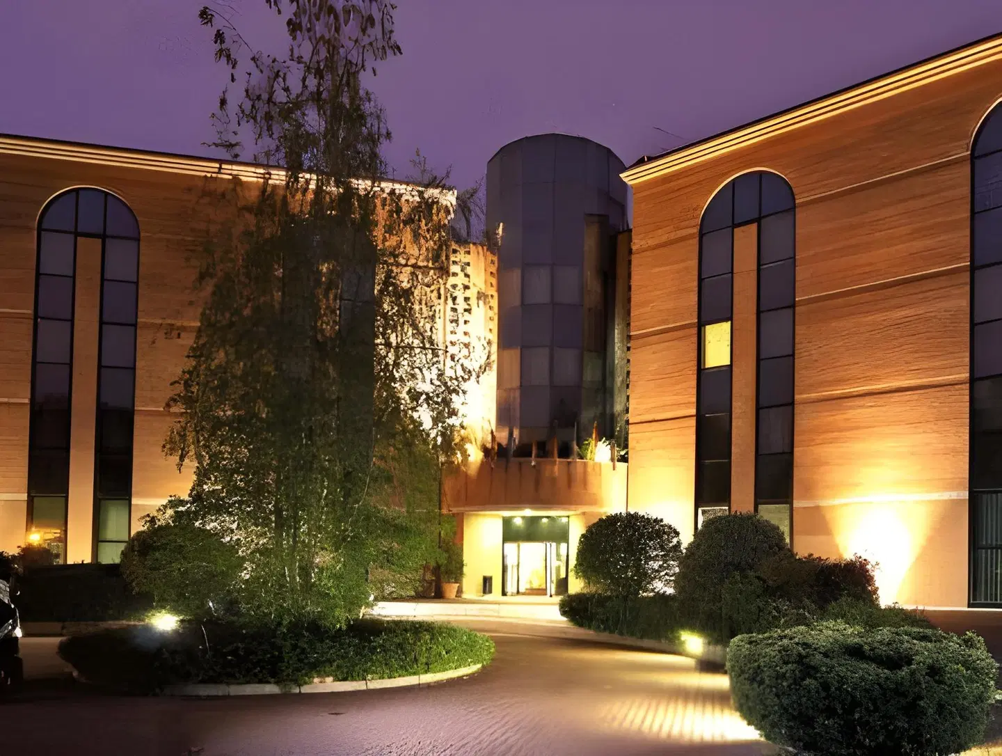 Hotel President EXTERIOR