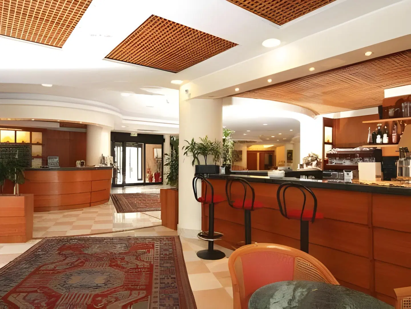 Hotel President Bar