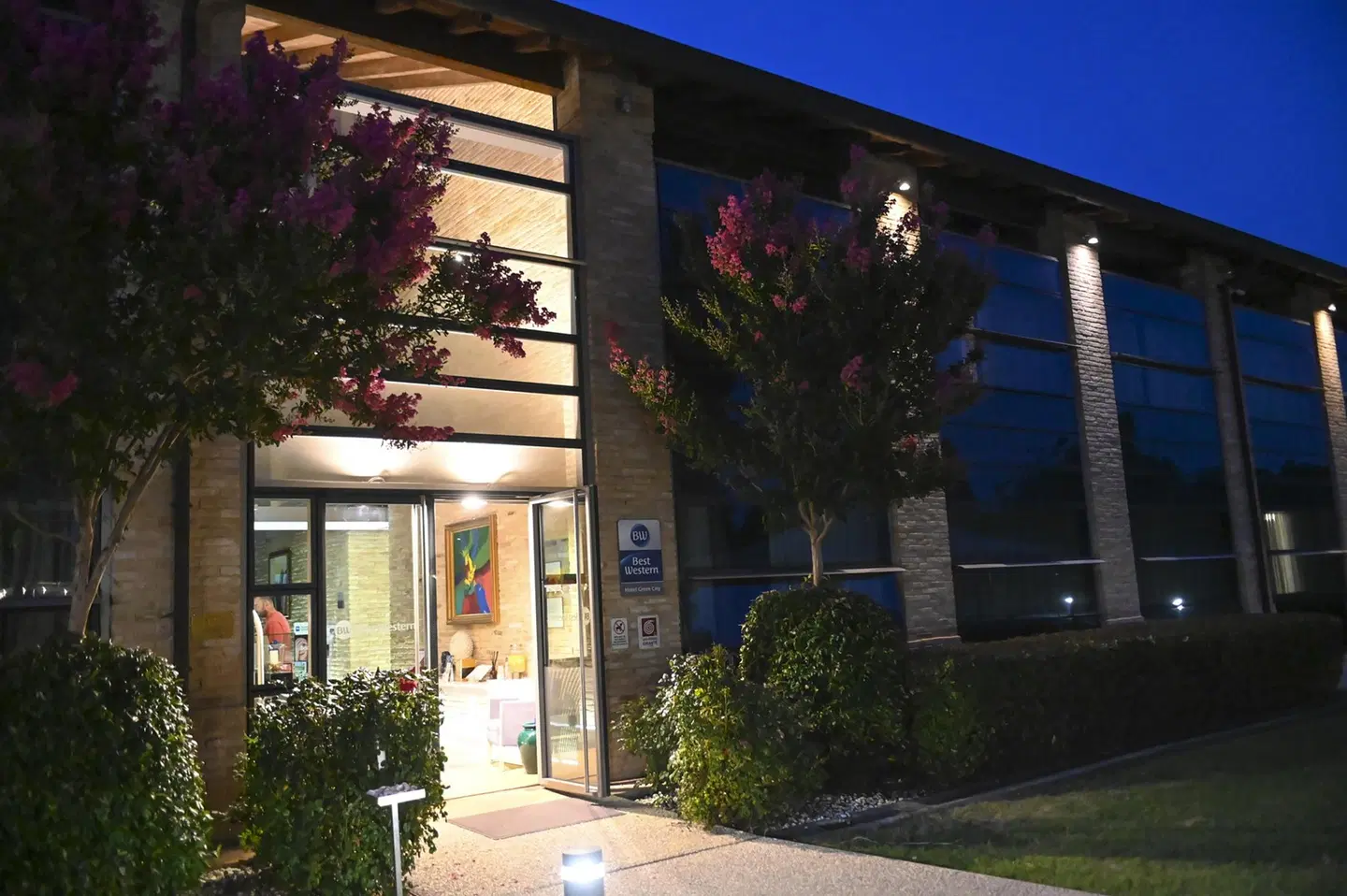 Best Western Hotel Green City EXTERIOR