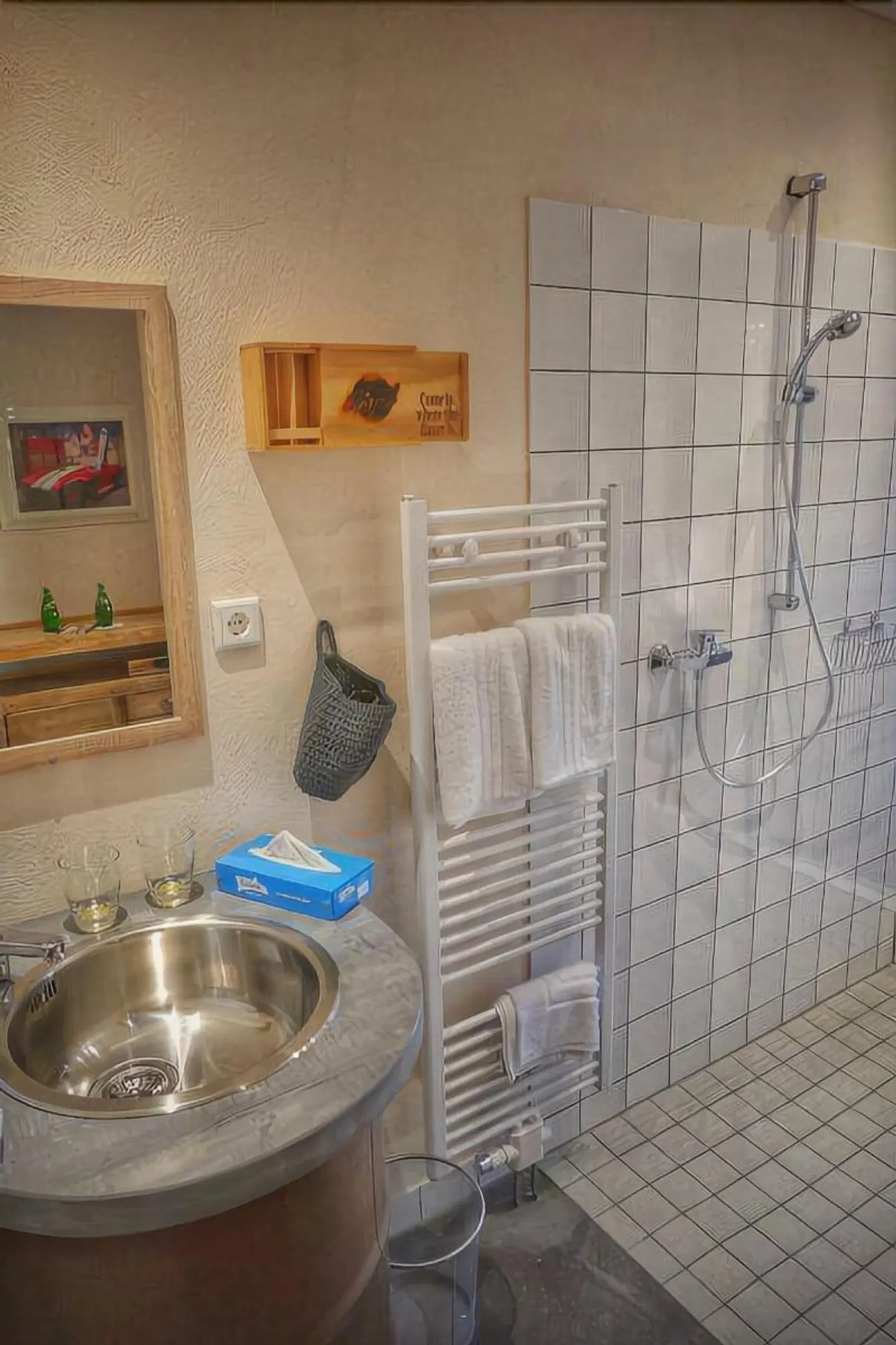 Road Stop Neandertal Badezimmer