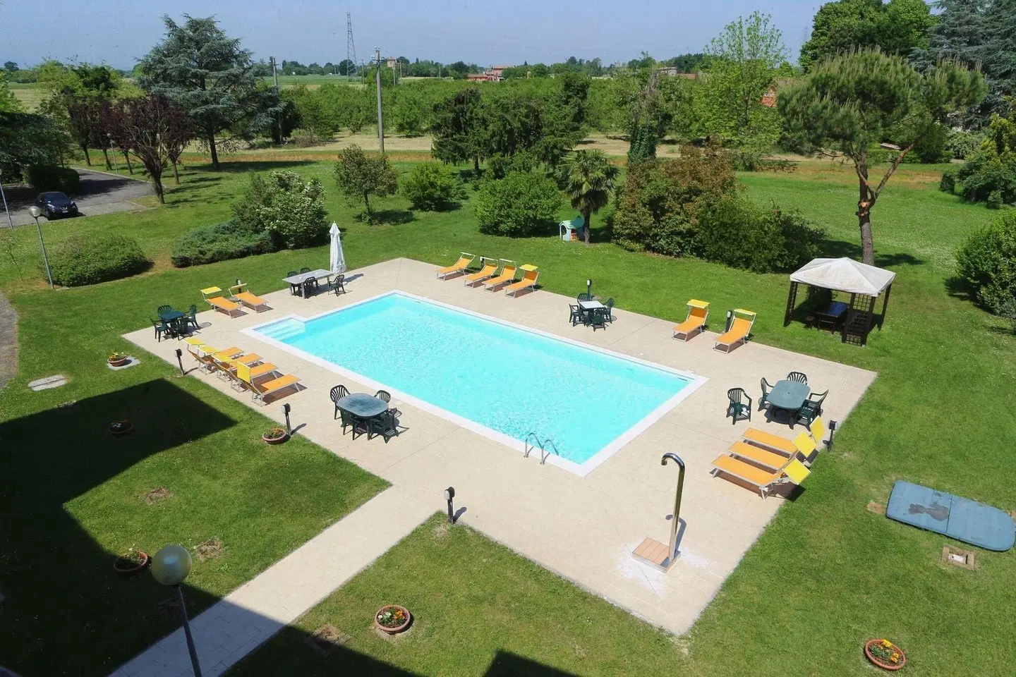 Le Ville OUTDOOR_POOL