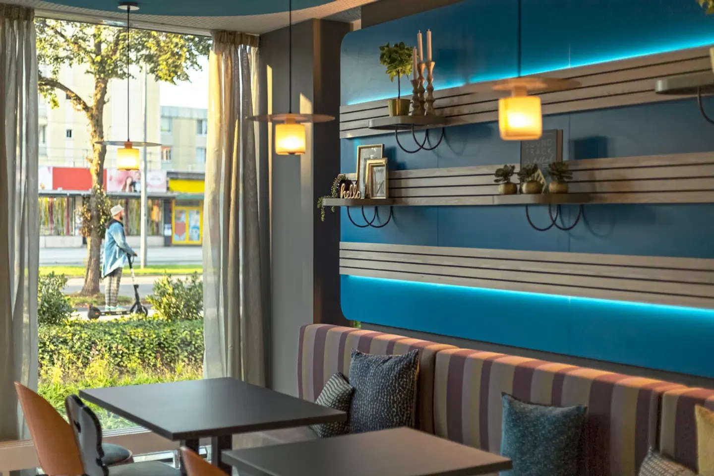 Holiday Inn - the niu, Brass Munich Olympiapark Bar