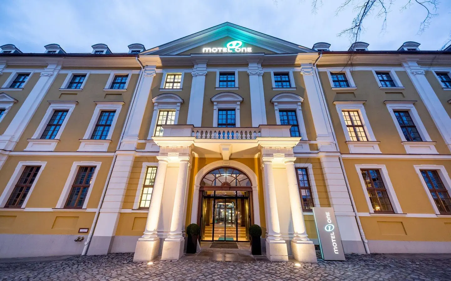 Hotel Motel One Magdeburg EXTERIOR