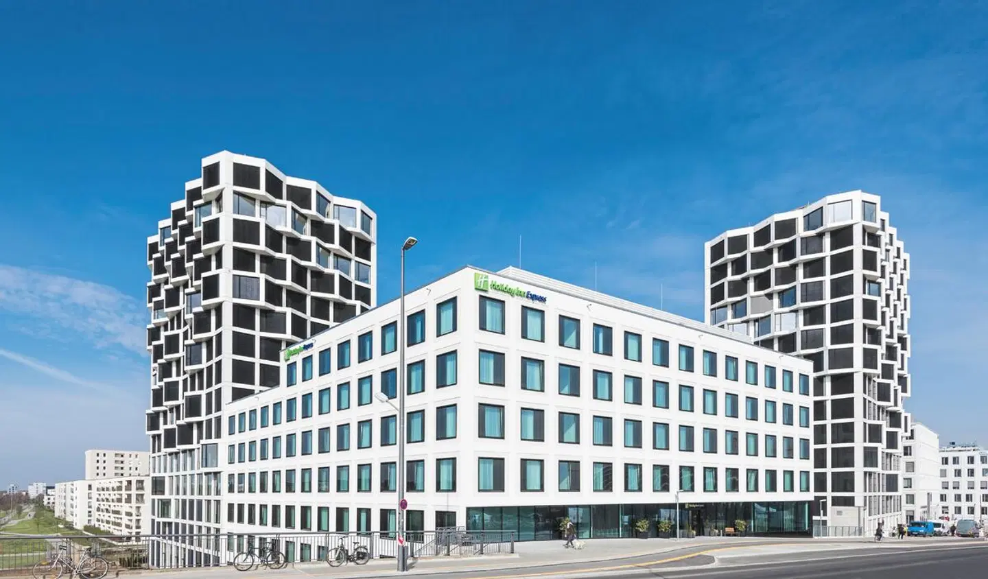 Holiday Inn Express München City West - inklusive NFL Munich Ticket EXTERIOR