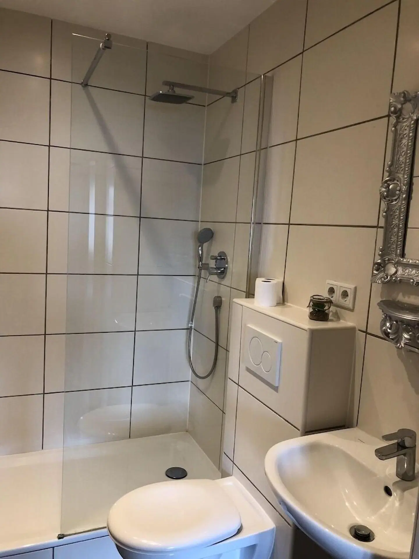 Hotel Athen Kelsterbach Badezimmer