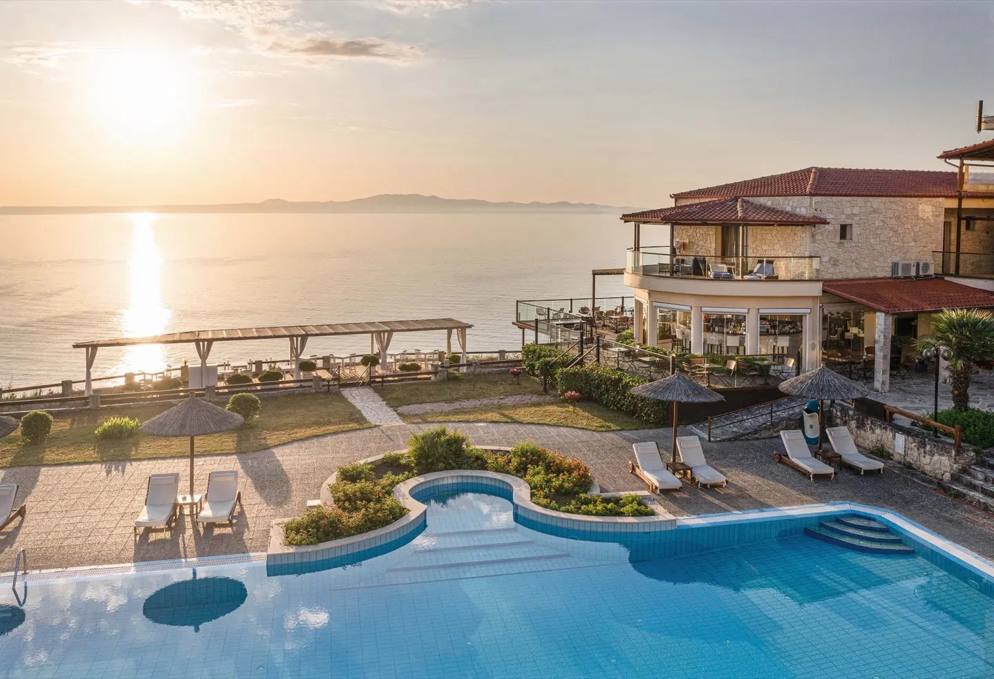 Blue Bay Hotel OUTDOOR_POOL