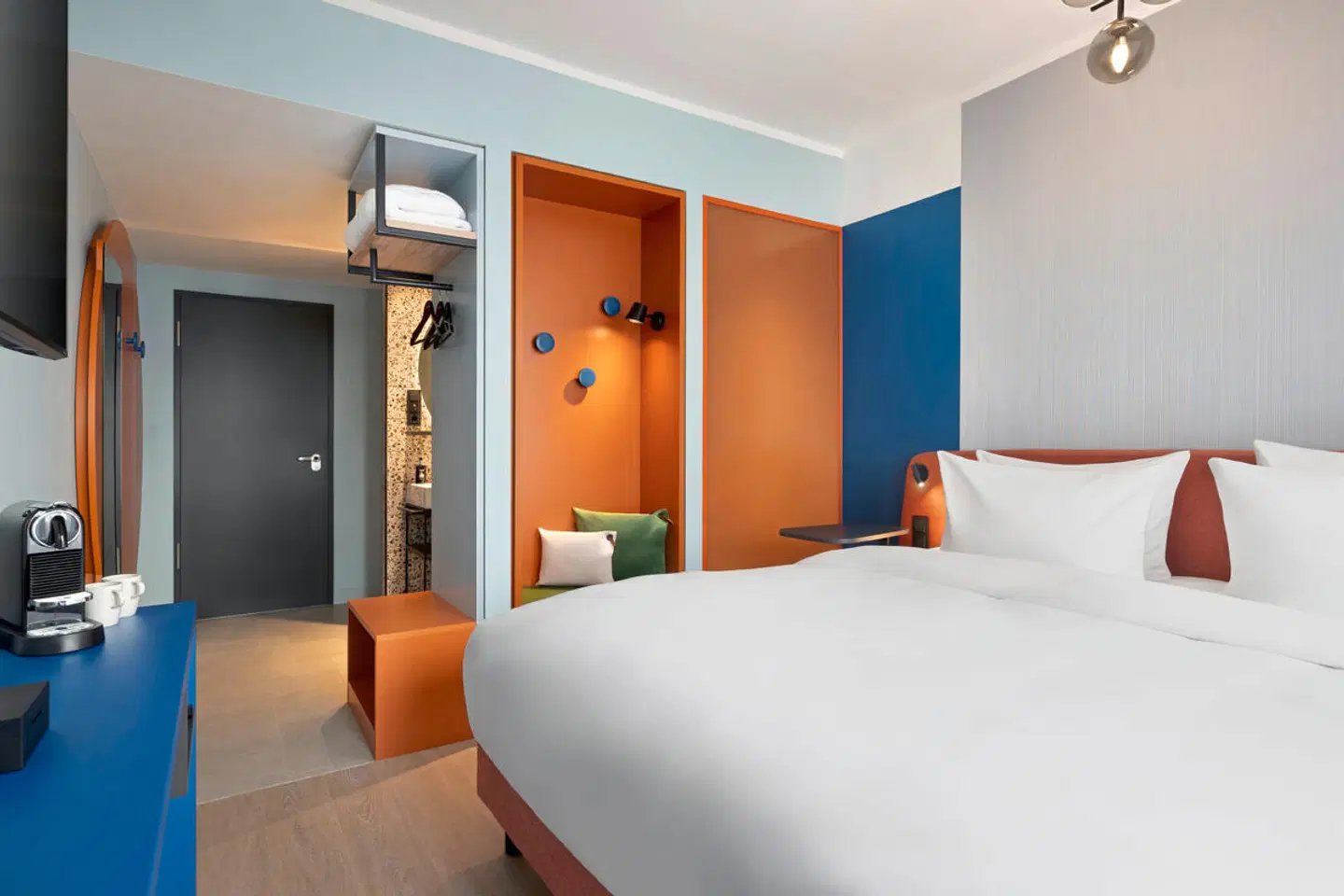 me and all hotel Leipzig ROOM_EXAMPLE