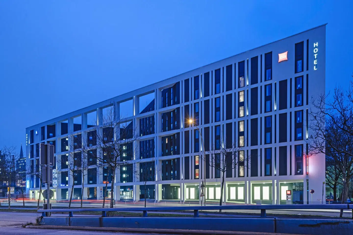 ibis Hamburg City EXTERIOR
