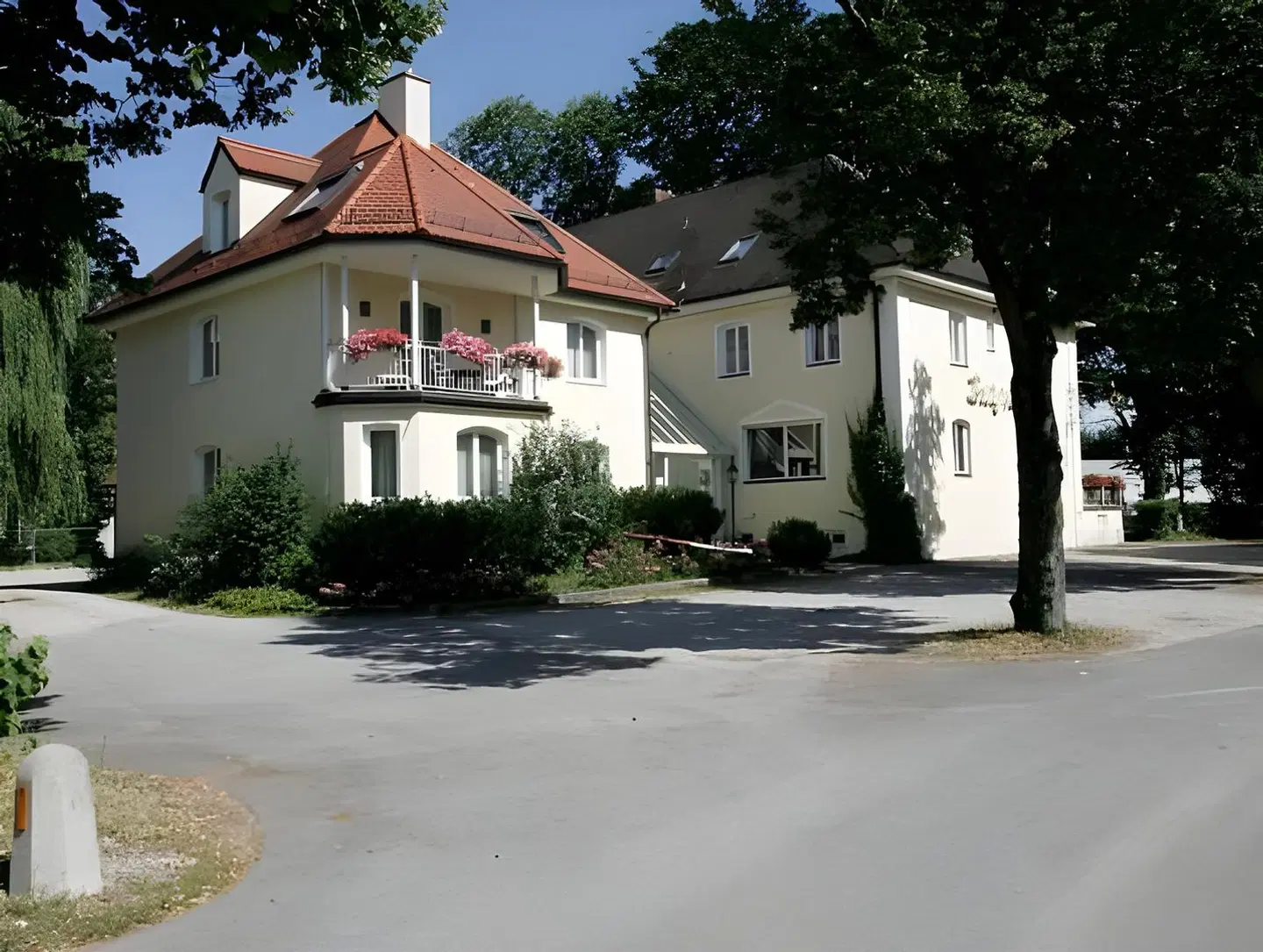 Burgmeier EXTERIOR