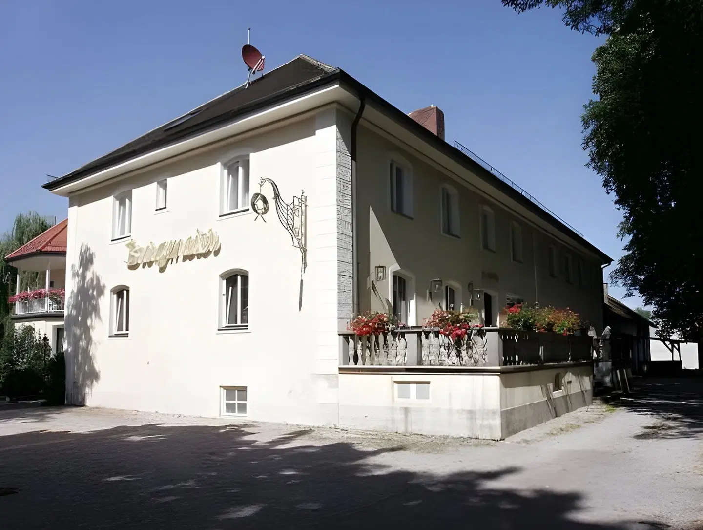 Burgmeier EXTERIOR