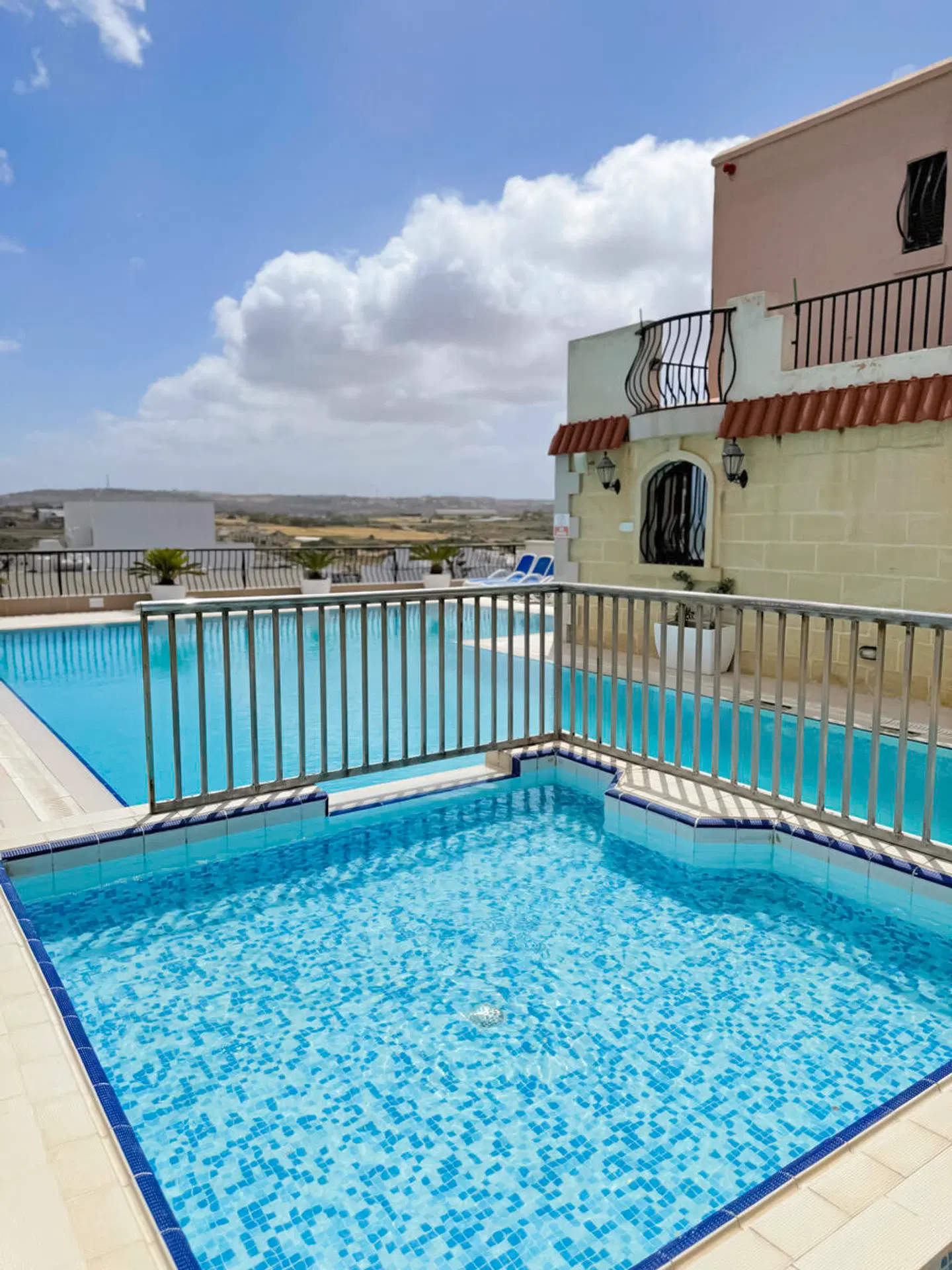 Soreda Hotel OUTDOOR_POOL