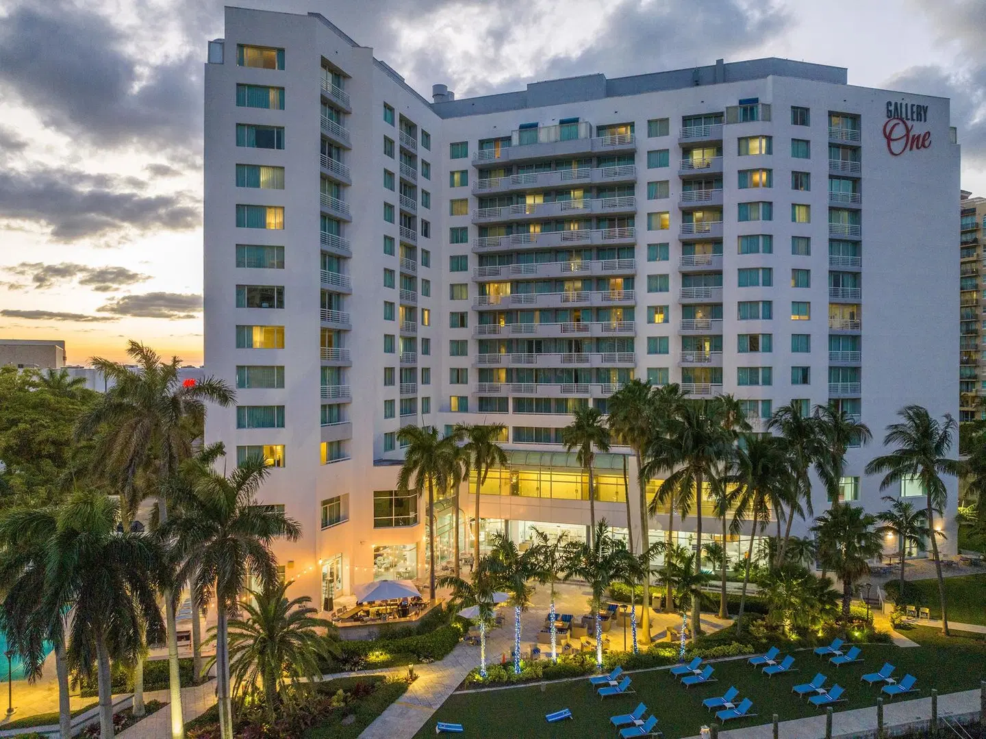 Gallery ONE - A DoubleTree Suites by Hilton Hotel EXTERIOR