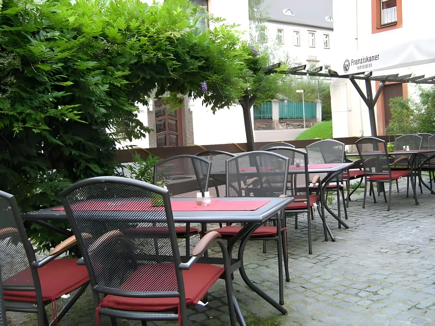 Roter Hirsch Terrasse