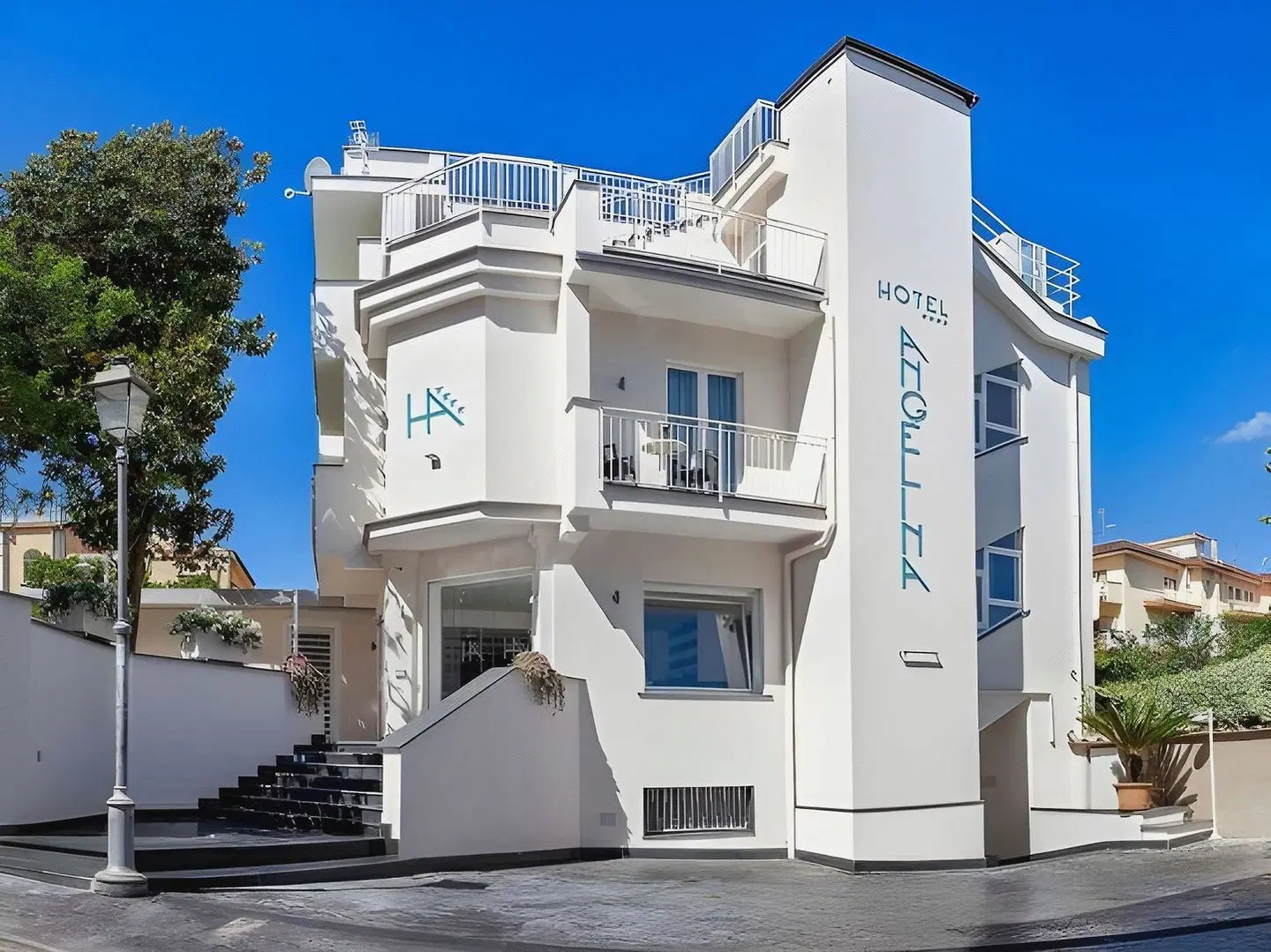 Angelina EXTERIOR
