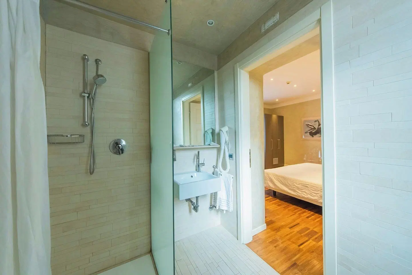 Century Hotel ROOM_EXAMPLE