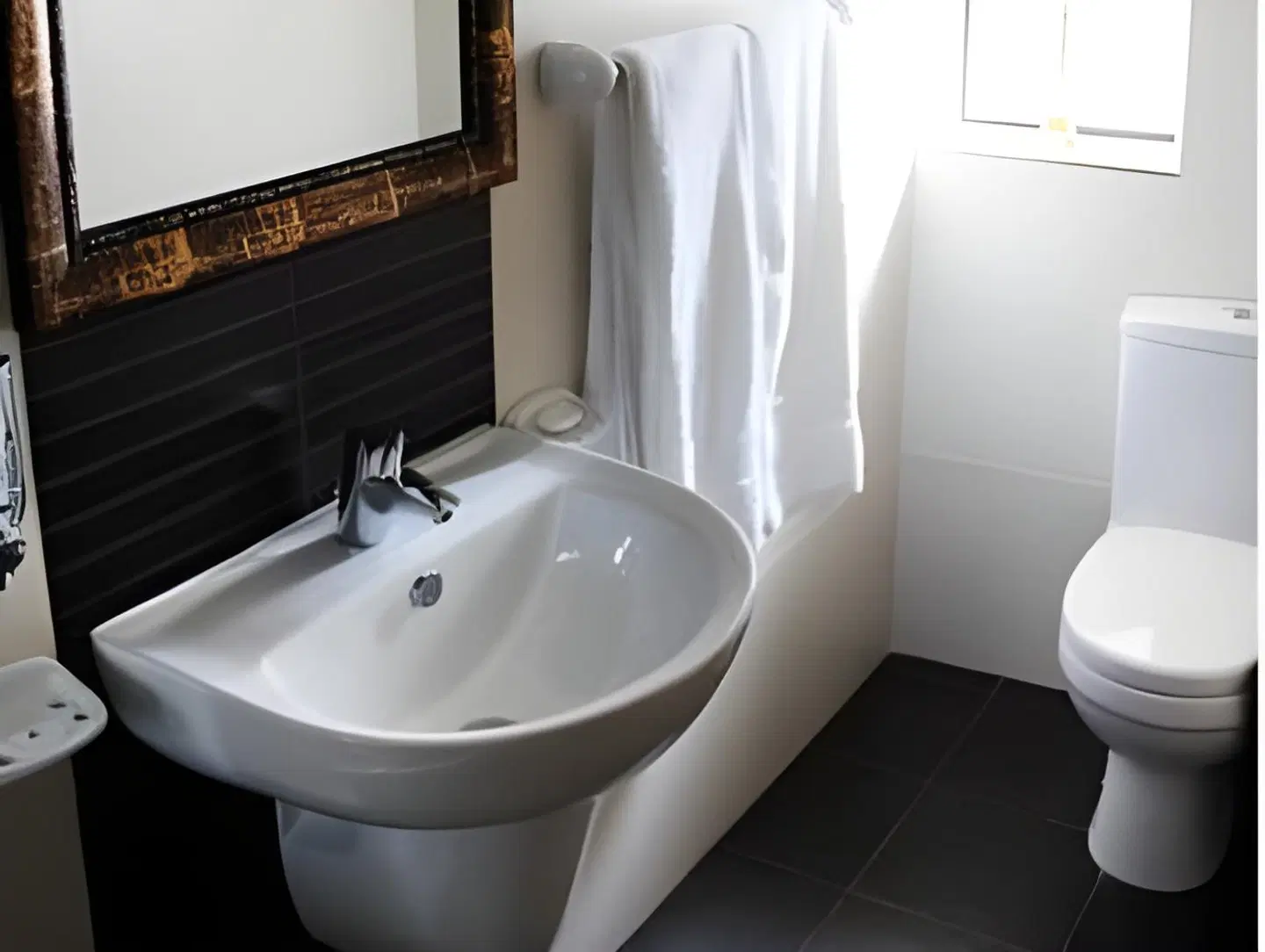 Port View Guesthouse Badezimmer
