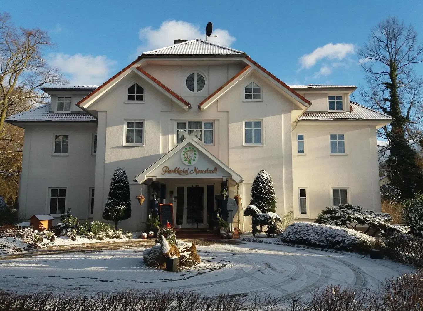 Parkhotel Neustadt EXTERIOR