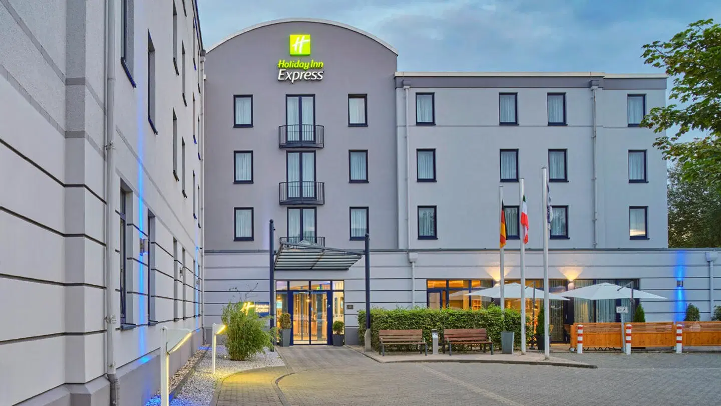Holiday Inn Express Dortmund - inklusive Borussia Dortmund Ticket EXTERIOR