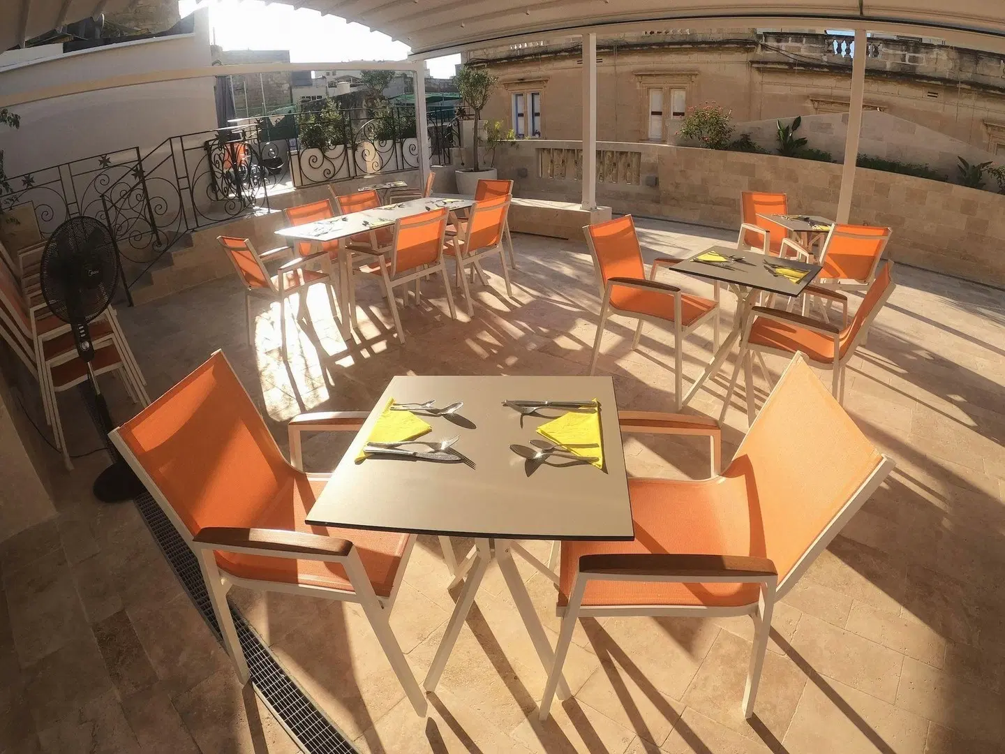 The Maltese Sun Terrasse