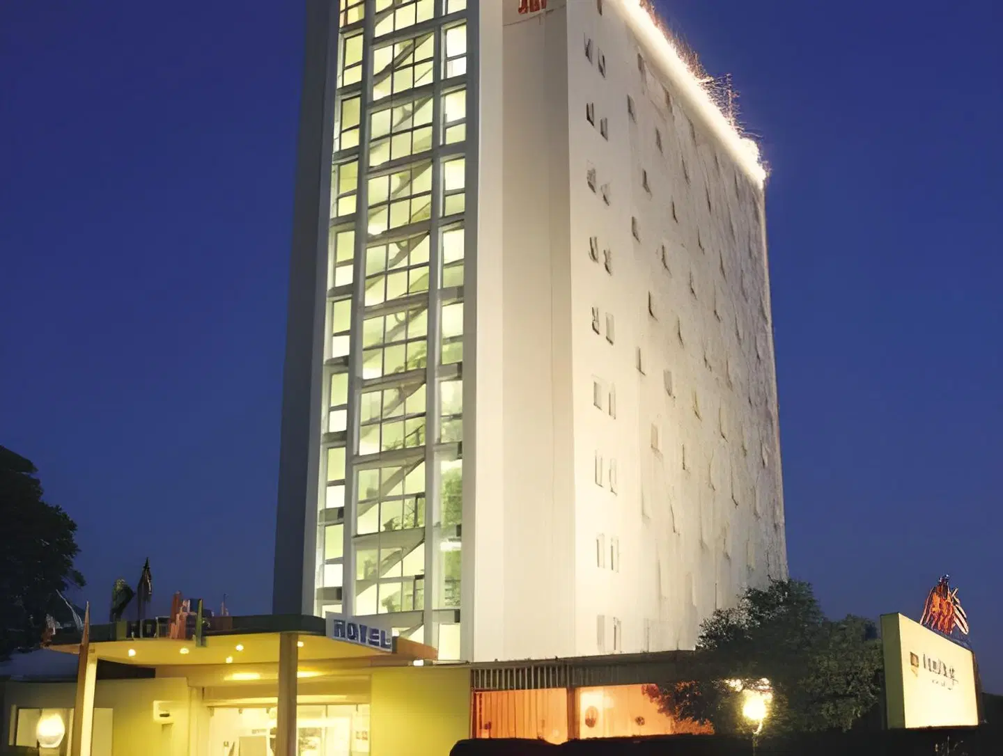 SKYHOTEL Merseburg EXTERIOR